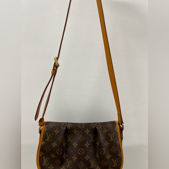 Authentic Menilmontant PM Louis Vuitton Flap messenger bag - Picture 5 of 15